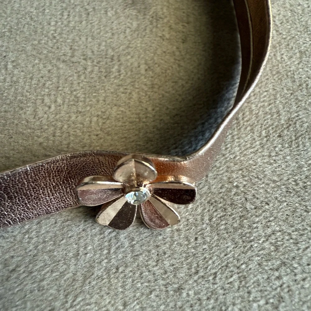 Metallic Flower Choker Necklace